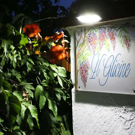 Casa Vacanze Il Glicine 오스투니