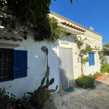 Casa Vacanze Il Glicine 펜션 오스투니